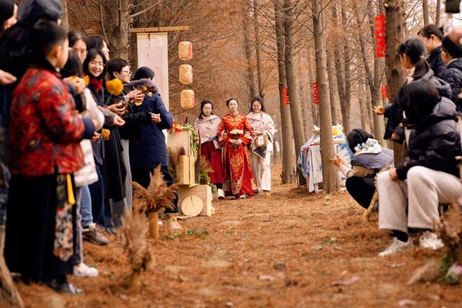 浦乡村：“手搓”零废弃婚礼 ｜新民特稿冰球突破豪华版一群热爱自然的年轻人在青(图5)